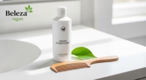 Condicionador vegano deixa os cabelos macios e fáceis de pentear. Óleos vegetais e manteigas sem crueldade. Sua rotina capilar fica ética.